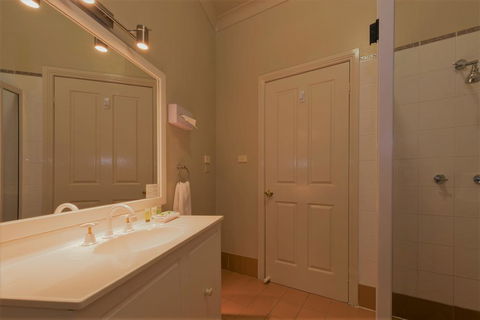 Bowen Inn Motel - Tourism Gold Coast 1