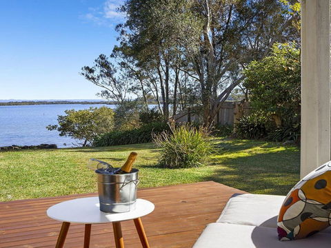 Braeside - Waterfront, Fireplace - Tourism Gold Coast 0