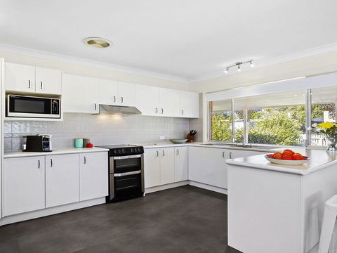 Braeside - Waterfront, Fireplace - Tourism Gold Coast 2
