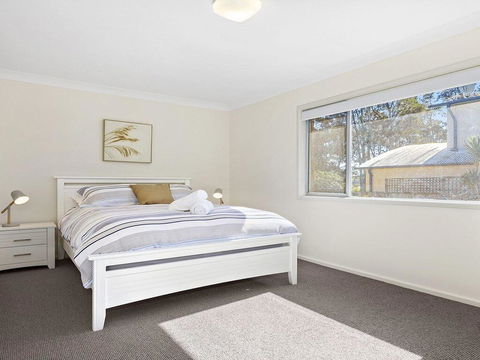 Braeside - Waterfront, Fireplace - Tourism Gold Coast 1