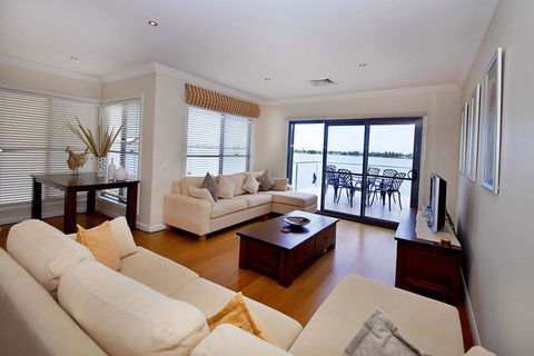 Brookwater- Waterfront On Lake Mulwala - Tourism Gold Coast 1