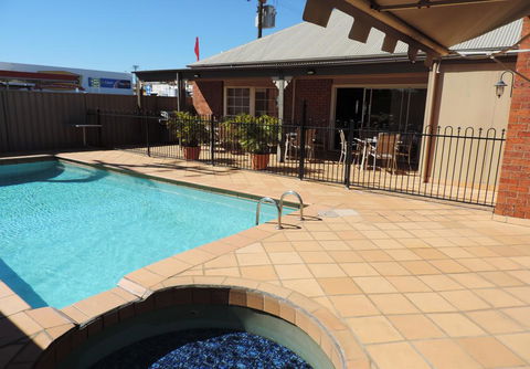 Burke & Wills Mt Isa - Tourism Gold Coast 0