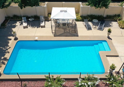 Burringa Garden Motel - Tourism Gold Coast 1