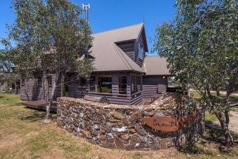 Burrinjuck - Tourism Gold Coast 2