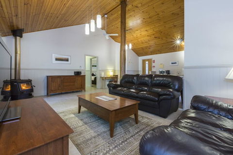 Bushy Lake Chalets - Tourism Gold Coast 2