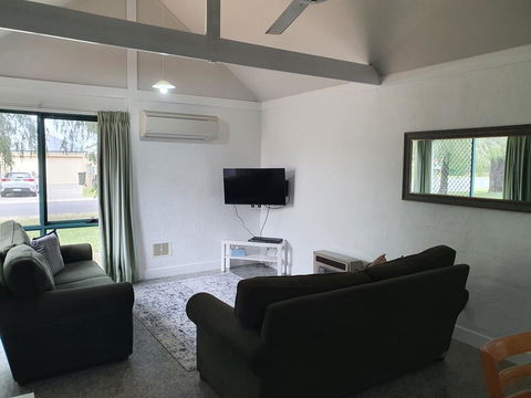 Busselton Holiday Units - Tourism Gold Coast 2