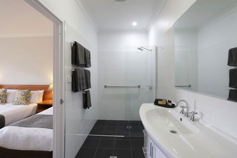 Cadman Motor Inn And Apartments - Tourism Gold Coast 3