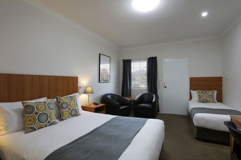 Cadman Motor Inn And Apartments - Tourism Gold Coast 0