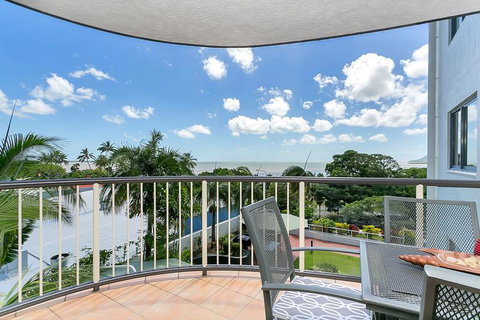 Cairns Esplanade Apartment - Tourism Gold Coast 3