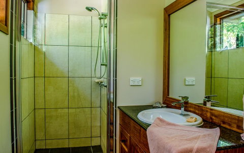 Cairns Homestead: A Peaceful Getaway - Tourism Gold Coast 0