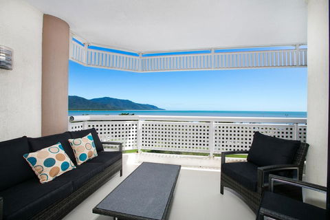 Cairns Luxury Waterfront Apartment - Tourism Gold Coast 3