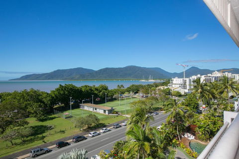 Cairns Luxury Waterfront Apartment - Tourism Gold Coast 1