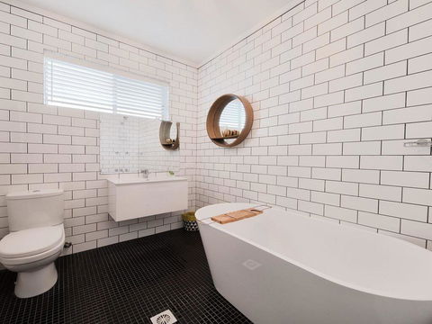Callala Dreaming - Mid Century Beach House - Tourism Gold Coast 1