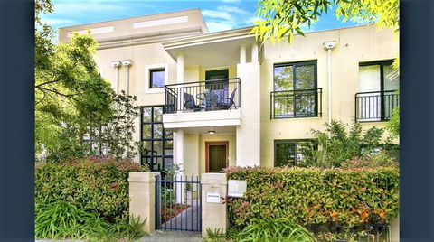 Campbelltown Most Sought After Park Central Home - Tourism Gold Coast 0