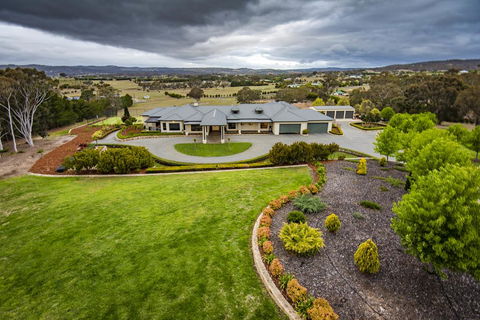 Canberra Luxury Estate - Tourism Gold Coast 2