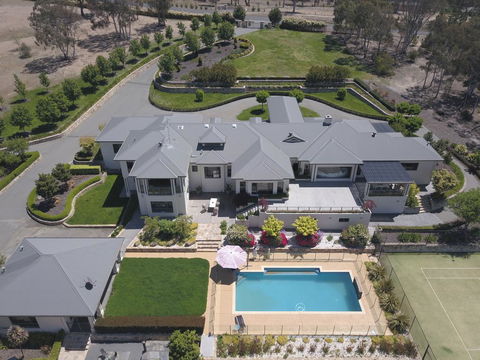 Canberra Luxury Estate - Tourism Gold Coast 0