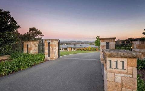 Canberra Luxury Estate - Tourism Gold Coast 1
