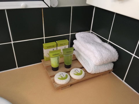 Cannon Park Motel - Tourism Gold Coast 1