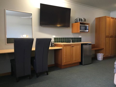 Cannon Park Motel - Tourism Gold Coast 3