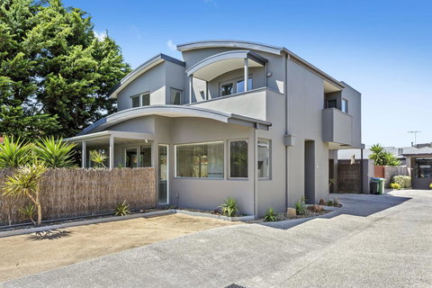 CAPEL'S REST - CAPEL SOUND - Tourism Gold Coast 0