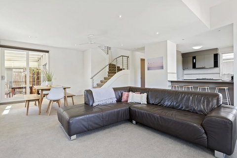 CAPEL'S REST - CAPEL SOUND - Tourism Gold Coast 3