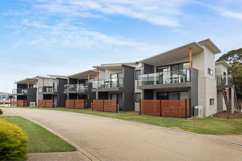 Captains Cove Resort - Tourism Gold Coast 1