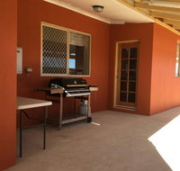 Caretakers Cottage Budget Accommodation - Gold Coast