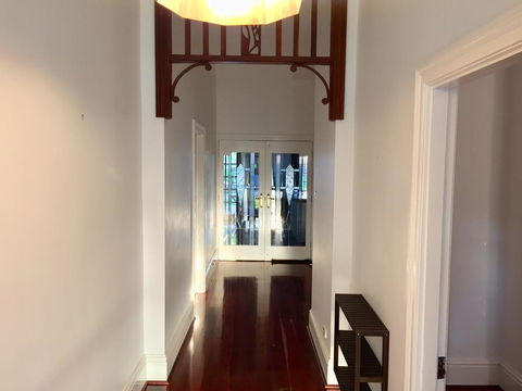 Carey Cottage - Tourism Gold Coast 1