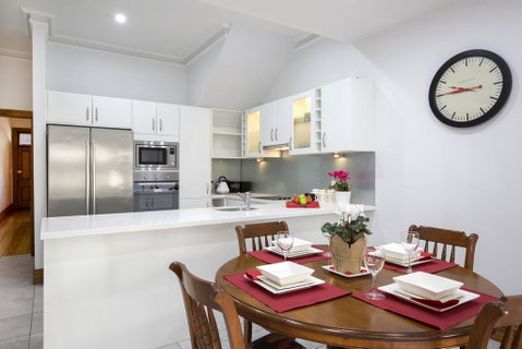 Carrington Charm - CBD - WiFi - Parking - Tourism Gold Coast 3