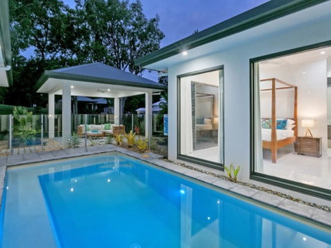 Castaways - Palm Cove - Tourism Gold Coast 0