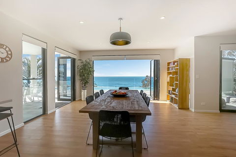Castaways Beach Escape - Tourism Gold Coast 3