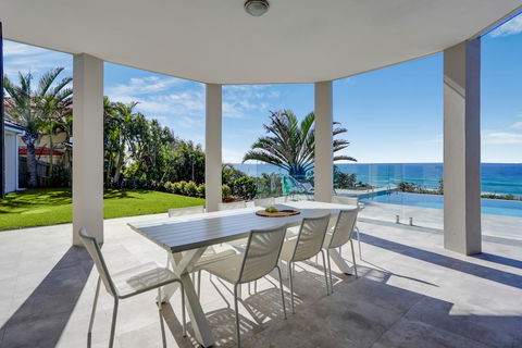 Castaways Beach Escape - Tourism Gold Coast 0
