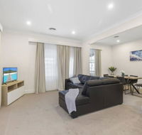 Central and Charming on Wallace - Tourism Gold Coast