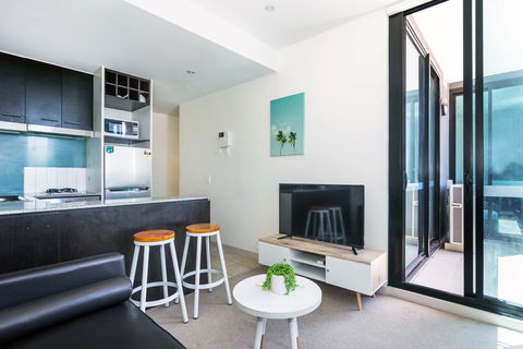 Central And Modern Apartment In Melbourne CBD - Tourism Gold Coast 0