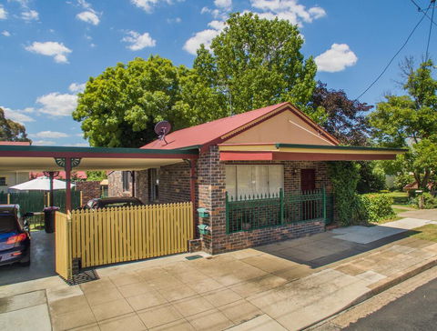 Central Armidale 2-Bedroom Apartment - Tourism Gold Coast 0
