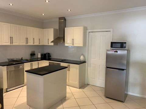 Central Armidale 2-Bedroom Apartment - Tourism Gold Coast 1