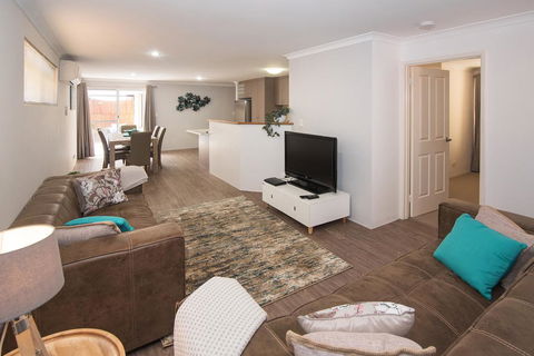 Central Townhouse Margaret River - Tourism Gold Coast 2