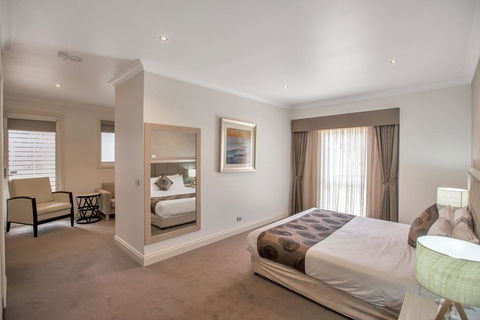 Century Inn - Tourism Gold Coast 3