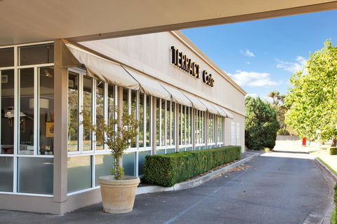 Century Inn - Tourism Gold Coast 1