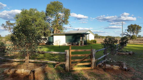 Charleville Bush Cottage - Tourism Gold Coast 0