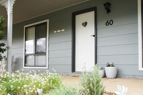 Charlottes Honor - River & Golf Cottage - Tourism Gold Coast 0