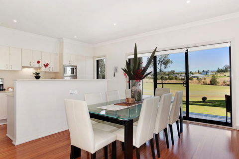Chateau Shiraz - Tourism Gold Coast 1