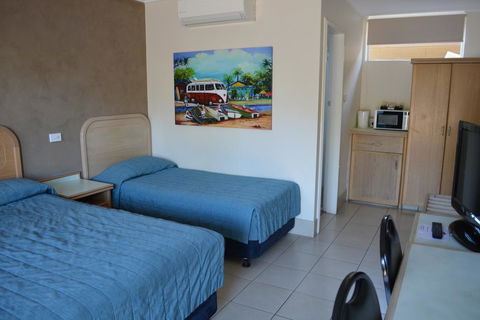 Chelsea Motor Inn - Tourism Gold Coast 1