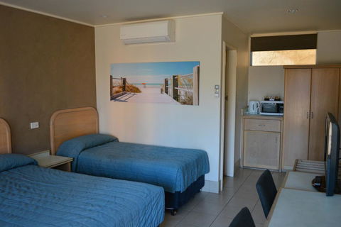 Chelsea Motor Inn - Tourism Gold Coast 2