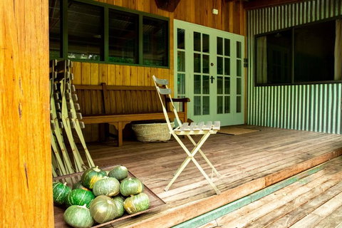 Chevys Rest - Gold Coast 0