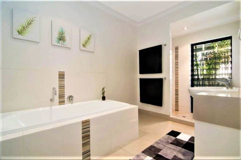 Chez Brolga - Tourism Gold Coast 1