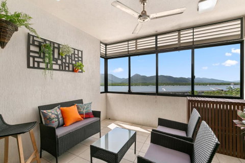 Chic City Apartment With Waterfront Views - Tourism Gold Coast 0