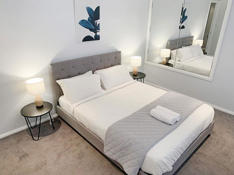 City Center - Modern 2-Bedroom Apartment - Tourism Gold Coast 2