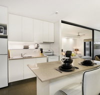 City Getaway Modern Bowen Hills 1 Bedroom with Free WIFI and Parking - Tourism Gold Coast