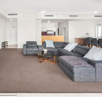 City-Centre Apartment With River Views and Balcony - Gold Coast